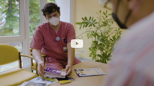 Video: Max, Gesundheits- und Krankenpfleger in der Gerontopsychiatrie unserer Klinik für Psychiatrie, Verhaltensmedizin und Psychosomatik